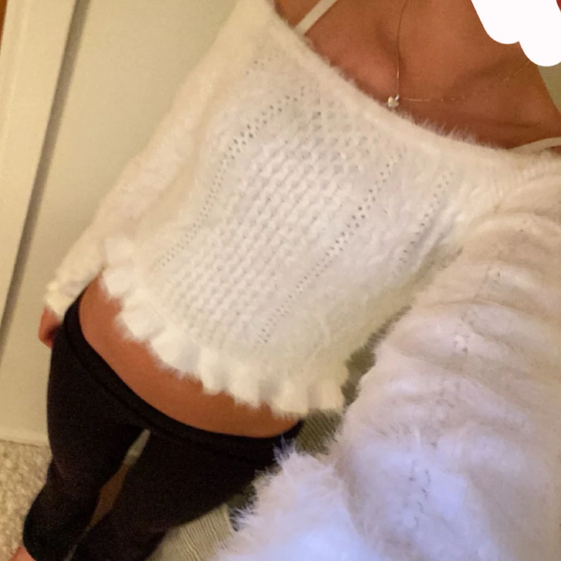 Vit stickad offshoulder-tröja