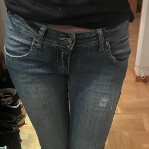 Low Waist jeans - As snygga låga jeans, jag har sytt om dem till flare. Kom privat för frågor!💗