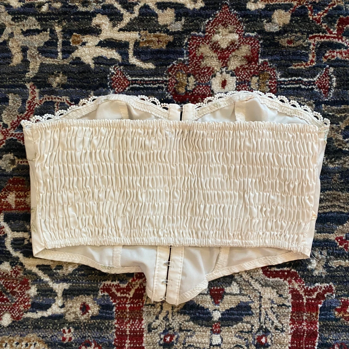 Vit broderad korsett! - 92