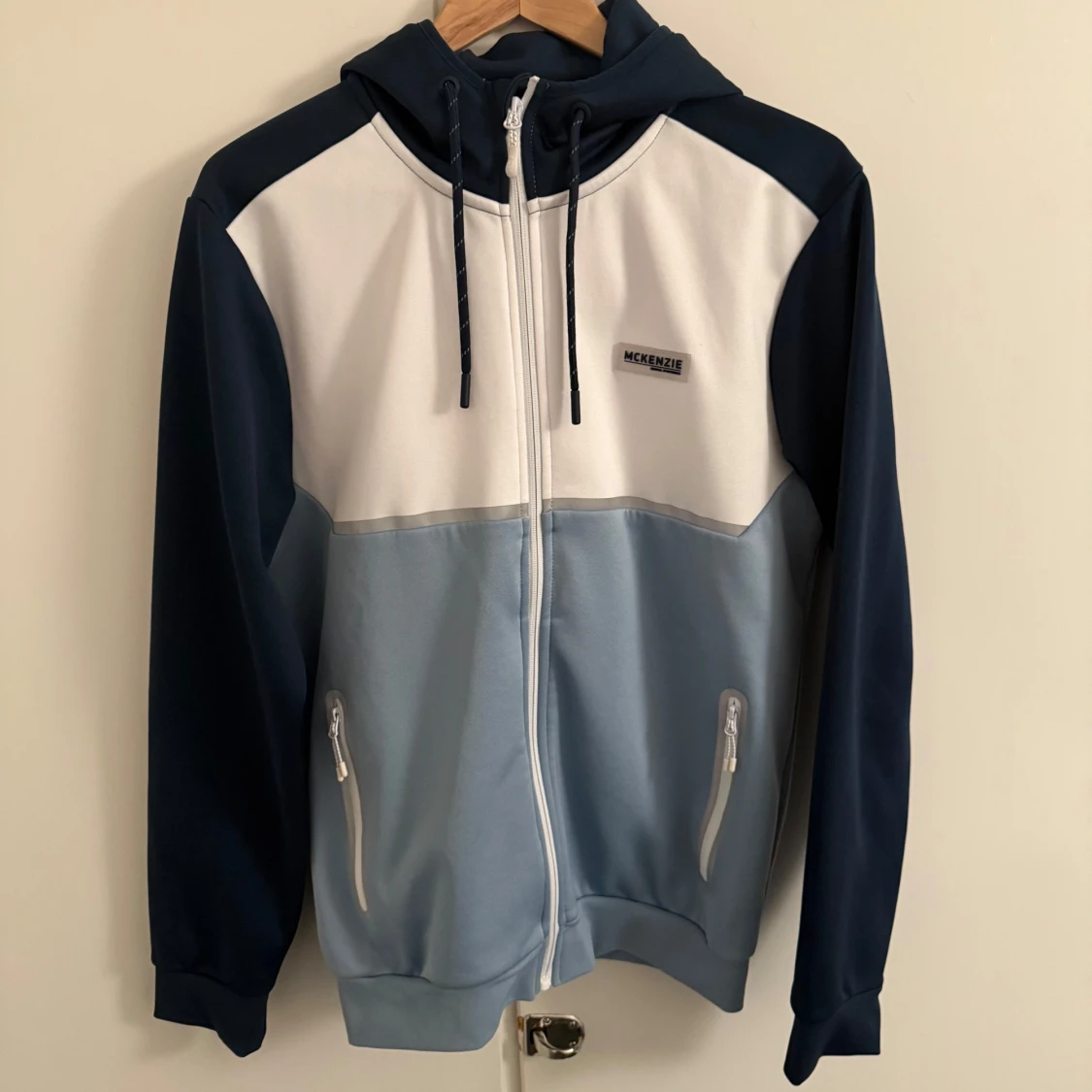 Blå och vit set från McKenzie