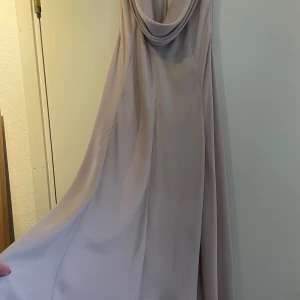 Cocktaildress Modström - Fin cocktailklänning från Modström.  Används sparsamt.  Beige/dusty