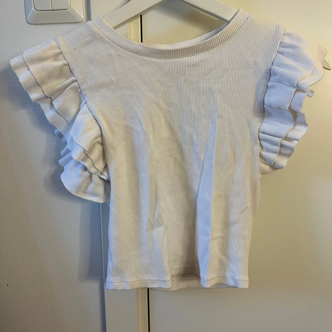Vit ribbad topp från Zara