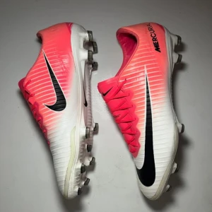 Nike Mercurial Vapor Elite - Intresse koll på ett par klassiska rosa vapor 11 i storlek 45. Är öpppen för byten. Skriv privat för frågor osv. Nike Mercurial Vapor 11 ACC
