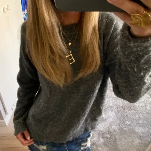 Stickad tröja - Stickad tröja från zara, tyvärr lite nopprig men inget man tänker på!💓💓