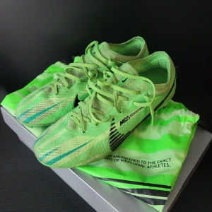 Nike mercurial  - Rikigt sköna skor, inga skador endast lite missfärgade. Påse och låda kommer med