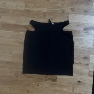 Kjol med hög slits  - Strl L