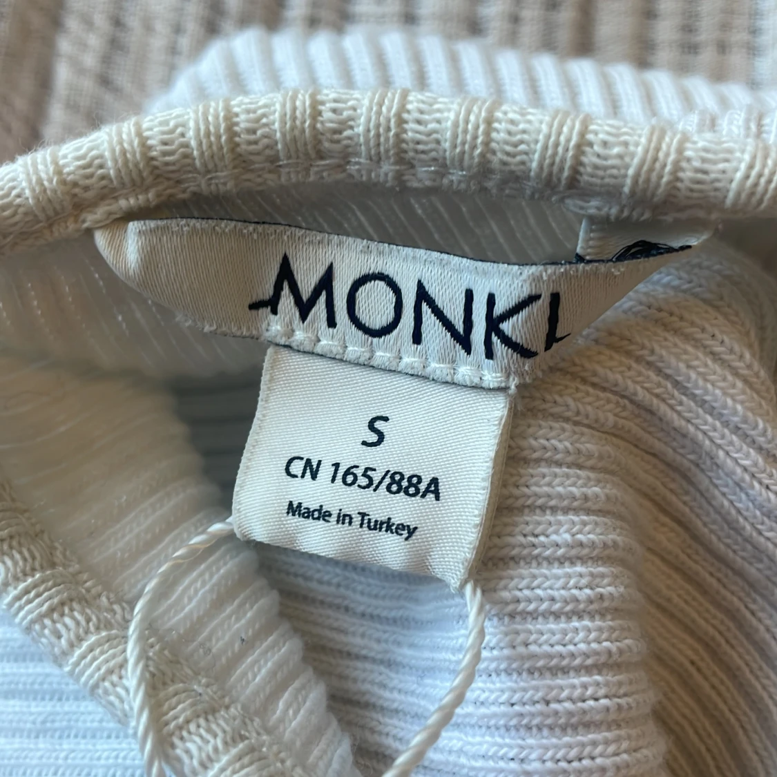 Vit ribbad kofta från Monki - 91