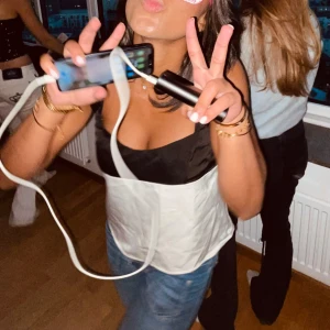 Topp - Topp i nyskick. Jag har sldrig använt den, den är bara lite skrynklig 