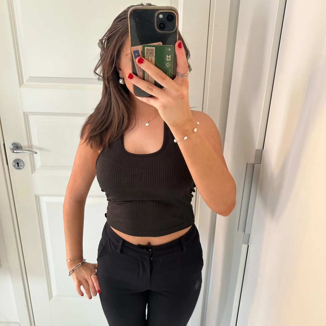 Svart ribbad croppad topp