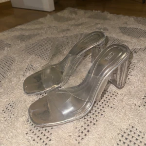 Zara klackar  - Använt skick, ser riktigt bra ut . 