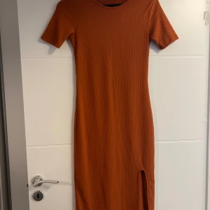 Klänning med slits - Jätte fin