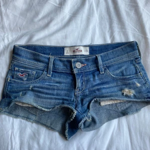 Lågmidjade Hollister Shorts  - Nya utan prislapp, så snygga men kom bara inte till andvändning ❤️  TRYCK EJ PÅ KÖP NU!!!