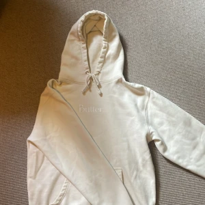 Butter Goods hoodie - Butter goods hoodie köpt från Junkyard. Bra skick men tecken på användning finns. Off-white/ benvit färg