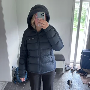Dun jacka från Peak Performance  - Snygg o varm dun jacka från peak performance❣️❣️ Väldigt bra skick 