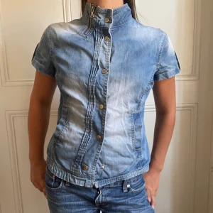 Jeanstopp - Jättesnygg topp/tröja i jeanstyg! Inga defekter 