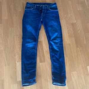 Nudie jeans grim tim - Extremt fina jeans från nudie. Använts fåtal gånger och har inge defekter överhuvudtaget. 