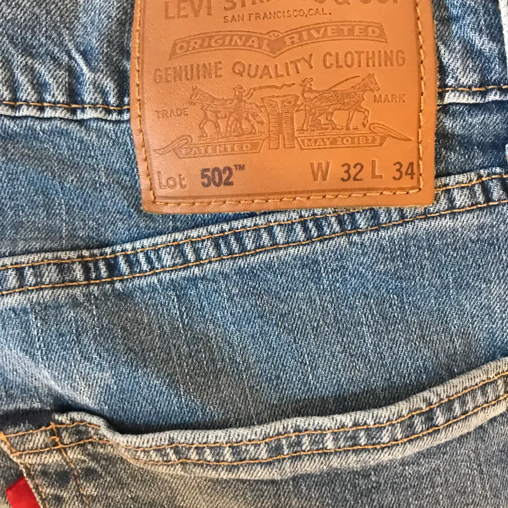 Säljer ett par Levis jeans då dom är för små köpte för ca ett år sedan men använda två gånger så skicket är som nytt. Storlek w32 vid mer frågor så skriv till mig. Jeans & Byxor.