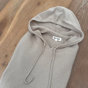 Soft Goat Hoodie Beige - Mycket bra skick 
