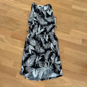 Strand klänning  - Strandklänning, bra skick och perfekt till stranden och sommaren 