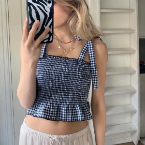 supersöt gingham topp! - en gingham topp med knytband med rosetter! supersöt till sommar eller skolan💞