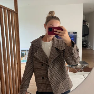 Arket rutig jacka i ull - Köpt ny från arket för några år sedan, använd fåtal gånger så i mycket bra skick ❤️