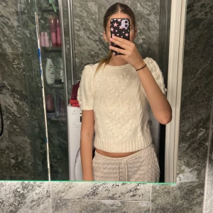 Kortärmad tröja - Använd 2 gånger, köpt från &otherstories för 800kr🫶🏼  