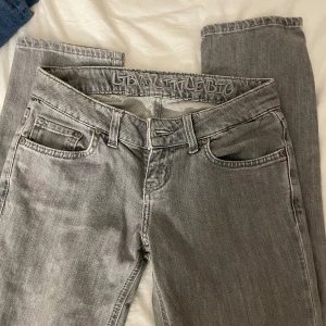 Gråa LTB jeans💗Low waist - Low waist gråa LTB jeans💗 nästan inte använda 