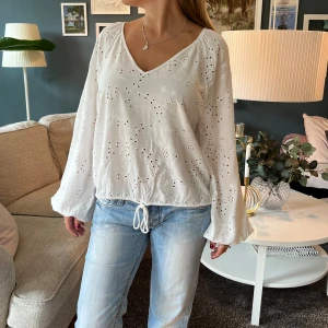 Blis - Asnice blus med knytning nertill 🩷🩷