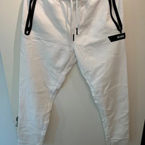 Boss mjukisbyxir - Köpte dessa i maj 2024, använda och testade fåtalet gånger.  