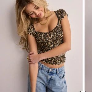 Nelly tröja - Supersnygg leopard tröja från Nelly! Jättebra skick, endast använd en gång💞 nypris:199kr