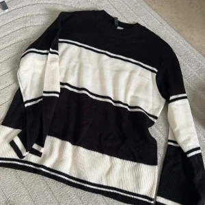 Helt ny tröja  - Storlek s 