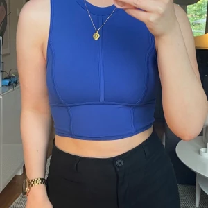 Blå topp från Garage. - Blå topp från Garage. Aldrig använd. 