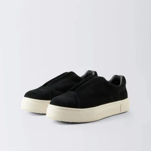 Eytys - eytys branded shoes in model Doja s-o suede. The shoes have been used a maximum of 5 times, which is also why I am selling the shoes because they have been used so little. The shoes are in good condition, the only sign of use is visible on the bottom