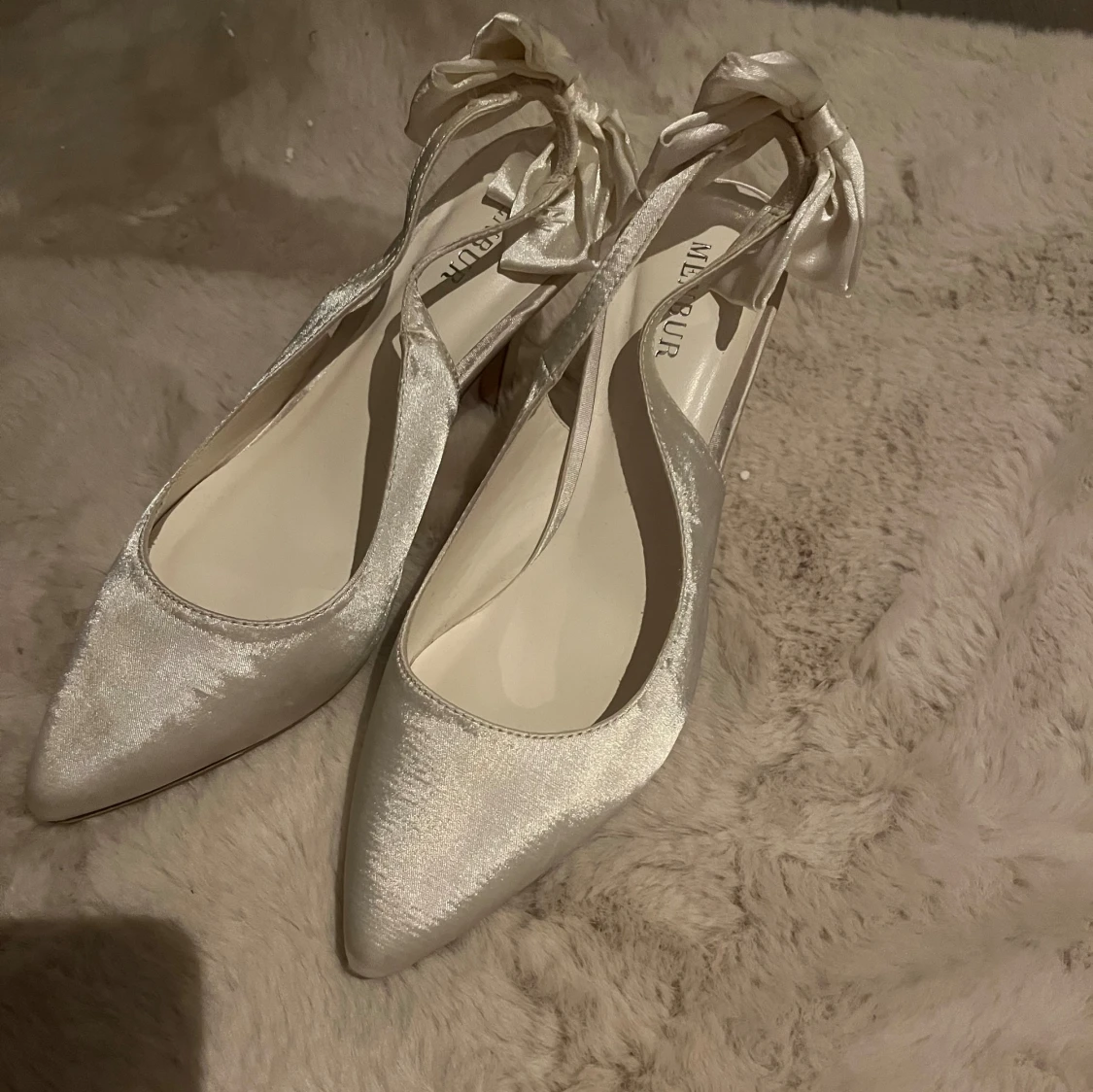 Vita sammetsklackar - 91