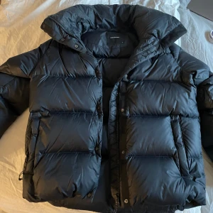 Dunjacka - Köpt förra vintern, knappt använd. Nyskick. 