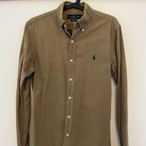 Ralph lauren skjorta - Ralph lauren skjorta storlek s Slim fit  Nypris 1500kr