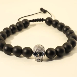 Dödskalle armband hemmagjord  - Hej säljer detta hemmagjorda armband med en dödskalle!