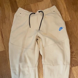 Nike teech  - Kan mötas upp 