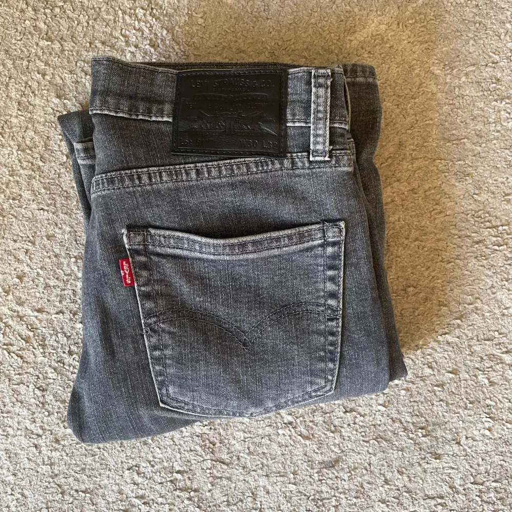 Levis jeans strl 30/32 fint skick varsamt använda . Jeans & Byxor.