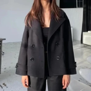 Design by si jacka  - Säljer min älskade design by si jacka som är sparsamt använd😇passar s/m/l beroende på hur man vill att den ska sitta💕