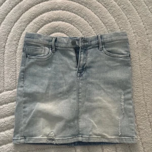Jeans Kjol - Aldrig använd, säljer då den ej passar + rensar garderob