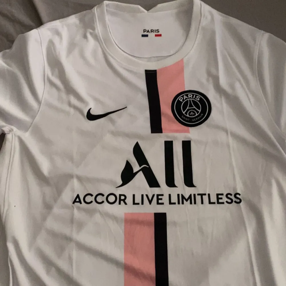 Psg t shirt. T-shirts.