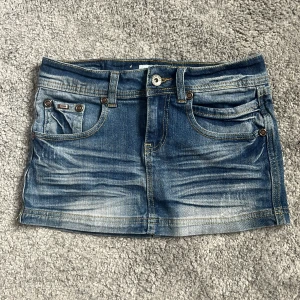 Jeanskjol - Jätte snygg vintage jeanskjol från diesel, nyskick. Köparen står för frakt💕