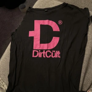 Durtcült t-shirt  - Fint skicka