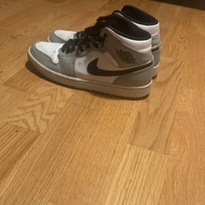 Jordan 1 smoke greay  - Som nya 