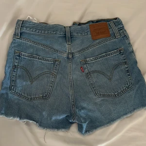 Levis shorts - Shorts i bra skick. 