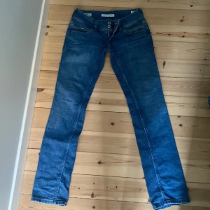 Low waist jeans  - Low waist jeans jätte fina på stolek S