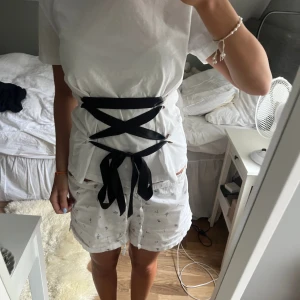 Topp med band  - Såå snygg topp med band!!