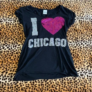 2000s victoria secret pink top - ✰*฿✩‧₊˚ läs gärna köpvillkoren innan köp  ✰ storlek S från victoria secret pink ✰ sparsamt använt second hand plagg, okej skick men lite nopprig. nacken är avklippt ✰ skriv vid frågor💋