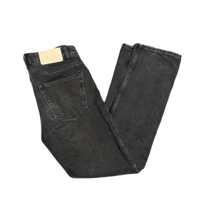 Zara Jeans - // Zara Jeans | Storlek 38 | Straight Fit | Modellen är 180 cm | Skick 10/10 | Kontakta vid funderingar! // Quality Clothing
